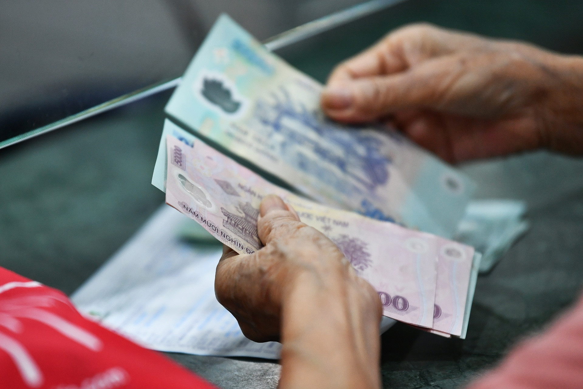 Lãi suất ngân hàng hôm nay 11/6/2025: Gửi kỳ hạn 1 tháng ở đâu lãi cao nhất?